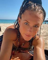 Molly Hendrickson 🎬 (@whereintheworldismollyonair) • Instagram photos and  videos