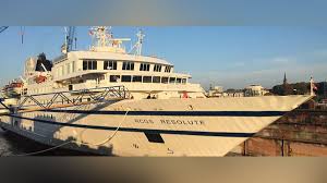 venezuelan naval boat rams cruise liner