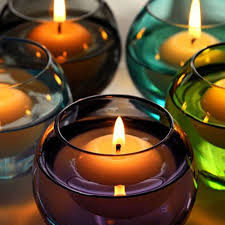 10 Breathtaking New Year S Eve Party Decoration Trends 2020 Pouted Com In 2020 Floating Candle Arrangements Small Floating Candles Floating Candles