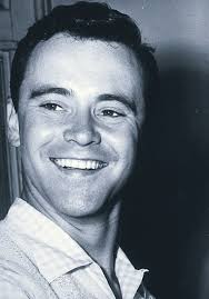 It was great to watch The Apartment again. It's a timeless classic that  brings in the New Year. I'm still in awe of Billy Wilder. His comedies like  The Apartment, Some Like