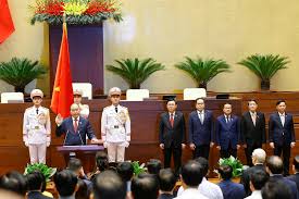 Nguyễn thị kim ngân (sinh ngày 12 tháng 4 năm 1954) là nữ chính trị gia người việt nam.bà là chủ tịch quốc hội thứ 8 của nước cộng hòa xã hội chủ nghĩa việt nam, chủ tịch hội đồng bầu cử quốc gia việt nam. Tan Chá»§ Tá»‹ch NÆ°á»›c Nguyá»…n Xuan Phuc Tuyen Thá»‡ Nháº­m Chá»©c