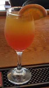 Hawaiian Mimosa Champagne Orange Juice Pinnaple Juice Malibu Rum And Last Item So It Layers Is Grena Pineapple Rum Drinks Malibu Drinks Perfect Pizza Dough