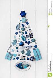 Cualquier gama de los azules, del turquesa al azul marino quedará perfecto sobre tu árbol de navidad blanco. Arbol De Navidad Del Azul Y De La Turquesa De Pequenas Miniaturas En W Blanco Foto De Archivo Imagen De Holidays Viejo 60001946