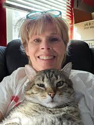 This is Mo. He's my big boned kitty. My hand dimensions are 6"x7" when  spread out. His colors make me so happy.