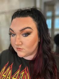 Hey yall!! Im a self taught makeup artist out of Gonzales. I travel to you  up to 25 miles and after there is a fee. I'm a mother of 3 beautiful kiddos