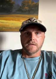 Hi everyone, I'm a single woman looking for a genuine romantic  relationship. My friends say I'm the "atmosphere maker"—whether it's a  dinner party or a trip, I never let the conversation die