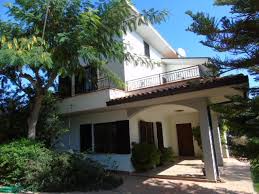 Residenza fronte mare la residenza è ubicata nella splendida località di roseto degli abruzzi, nella zona nord, in via lungomare trento, è accessibile dalla strada statale 16 mediante il sottopassaggio ferroviario di via palermo. Case Roseto Degli Abruzzi Compro Casa Roseto Degli Abruzzi In Vendita E Affitto Su Agestacase It