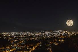 The location is close to ubud but far from the chaos of the traffic. Luna Llena Sobre Caracas Photograph By Juan Carlos Lopez