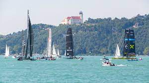 Péntek hajnalban ért célba a végső győztes. Fur 535 Boote Fiel Der Startschuss Bei Der 52 Kekszalag Segelregatta Wunderbarerbalaton De