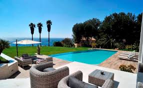 Superbe maison de plain pied datant de 2004 nichée dans un parc de 3400 m². Immobilier A Cassis Quelles Vues Le Point