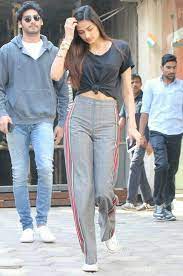 Athiya shetty was born on 5 november 1992 in mumbai, maharashtra, india. Athiya Shetty Wiki Age Height Boyfriend Biography Family Facebook Instagram And More Bollywood Outfits Casual College Outfits Teenage Fashion Outfits