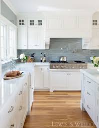 Benjamin Moore Oc 17 White Dove Cabinets Are Maple Painted Benjamin Moore White Dove Benjam Classic White Kitchen Backsplash For White Cabinets Custom Kitchens