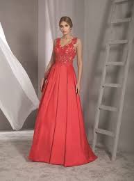 ¿dudas si tu elección será la más acertada para vestir acorde con el protocolo del enlace? Los Vestidos De Madrina De Boda 2021 Tendenzias Com