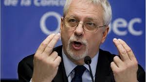 Couillard defends pay hike for Pierre Marc Johnson