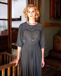 Farah Zeynep Abdullah As Sura In The Turkish Tv Series Kurt Seyit Ve Sura 2014 Unique Outfits Dresses Short Hair Model