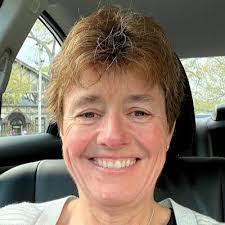 Lisa Manzi's Instagram, Twitter & Facebook