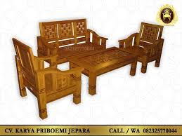Dipasaran dengan penambahan sedikit ornamen ukiran pada sandaran, sekedar aksen saja biar. Kursi Tamu Flamboyan Minimalis Kayu Jati Jepara Harga Murah