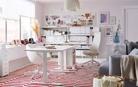 Un Bureau Fonctionnel Flexible Et Tres Tendance In 2020 Ikea Home Office Home Office Furniture Ikea Home