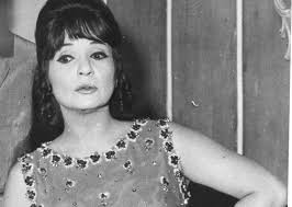 وولدت الفنانة شادية في 8 فبراير عام 1931 واختار لها والدها المهندس الزراعي أحمد كمال شاكر عند الولادة اسم فاطمة، ولكنها عرفت في السينما المصرية باسم شادية. Ø­Ù‚ÙŠÙ‚Ø© ÙˆÙØ§Ø© Ø§Ù„ÙÙ†Ø§Ù†Ø© Ø´Ø§Ø¯ÙŠØ© Ø±ÙˆØªØ§Ù†Ø§ Rotana