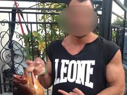 Video clip του τραγουδιού πυγμάχος. Patrinos Pygmaxos Nekros Se Dolofonikh Enedra Sth Barh