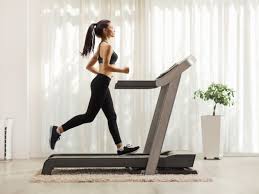 Des différences significatives entre exercice à jeun et exercice le ventre plein. Tapis De Course Le Programme Ideal Pour Perdre Du Poids Femme Actuelle Le Mag