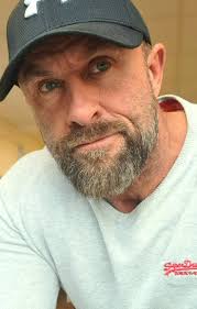 Lots of people are saying that I look like Chris Meloni...? You tell me?