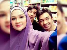 Dan anda juga boleh temui saya zarina zainuddin secara live dan boleh lah beramah mesra bersama anak2 kak ina sesiapa org kuantan yg teringin nak makan. Sikit Sikit Tanya Mana Suami Zarina Ni Janda Ke Zarina Zainuddin Media Hiburan