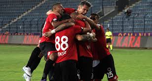 Dakikada ikinci sarı kartı gören gökhan karadeniz, takımını 10 kişi bıraktı. The Round Ball In Ankara Genclerbirligi 1 0 Hatayspor