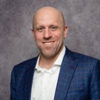 Shellie Riley's Instagram, Twitter & Facebook