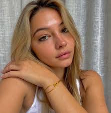 Madelyn Cline's Instagram, Twitter & Facebook