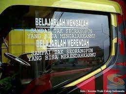 Jiwa yang sehat disini artinya jiwa yang dinamis dan memiliki segala aspek rasa ralam kehidupan seperti senang, sedih, menangis, tertawa, atau bahagia, dengan porsi yang cukup. Kata Kata Lucu Di Kaca Mobil Truk Cikimm Com