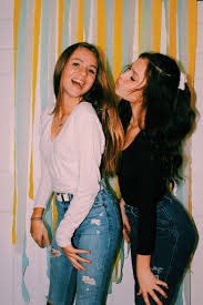 This Hella Cute Friend Photoshoot Friend Poses Friends Instagram Both hands might as well be resting on the ground. pinterest