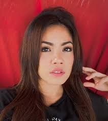 Kiah, mana pisang aku tadi kiah, ko carik kan jap dalam beg tu.. “