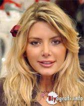 Babası selahattin kayacı i̇stanbul'da beylerbeyinde balıkçılık yapmış ve herkes tarafından balıkçı selahattin diye tanınır ve sevilir. Aysun Kayaci Biyografi Info