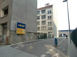 Von Martina Runfors Fussweg Zu Ikea In Berlin Tempelhof