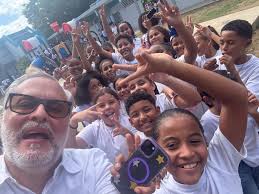 Hoy celebramos el inicio del Proyecto “Loíza Tiene Valor”. Que actividad  tan espectacularmente hermosa. Ciertamente la asistencia de seis de los  siete directores de nuestras escuelas públicas (asistió un representante de  la