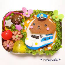 カピバラさんと新幹線 カピバラさん kapibarasan shinkansen 新幹線 高級かまぼこ 薄焼き卵 charaben charafood obento キャラ弁 新幹線のぞみ 新幹線0系 カピバラ 新幹線 薄焼き卵