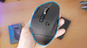 To ensure optimal performance in noisy wireless environments, it is recommended to keep the receiver within 20 cm of the mouse. Waited Six Years For It Logitech G604 Youtube