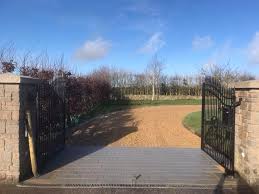 How to fix ruts in crushed stone driveways. Gravel Driveways What Are The Pros And Cons Driveways Dublin