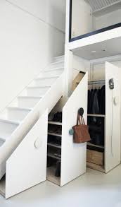 Widerwille platzmangels im eigenheim wird jener raum unter jener treppe oftmals nicht ideal ausgenutzt. Schrank Unter Die Treppe Stellen Eine Tolle Idee Archzine Net