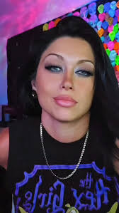 😜 im insane , #wlw #girlswithtattoos #instadaily #staytoxic #kaebaeco  #trending