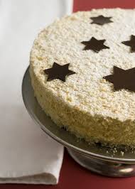 Winterliche Eierlikortorte Vom Weltmeister Der Konditoren Manfred Bacher Kuchenrezepte Mit Eierlikor Rezept Kuchen Und Torten Rezepte Kuchen Und Torten Konditor