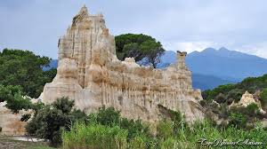 Les horaires d'ouverture varient en fonction de la saison, de 9h30 à 19h30 voir 20h par exemple en été. Orgues D Ille Sur Tet Les Topos Pyrenees Par Mariano