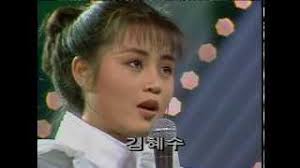 형제로는 3남 2녀 중 둘째이며, 또한 그녀의 동생인 김동현, 김동희도 배우로 활동하고 있다. ê¹€í˜œìˆ˜ ë‚˜ë¬´ìœ„í‚¤
