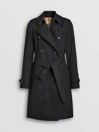 Whether thrown on over a marinière or a little black dress, casually open or tightly belted, the trench coat has become a timeless, wardrobe staple, dominating. Trenchcoats Damen Heritage Trenchcoats Burberry