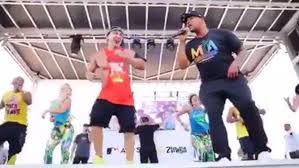 Zumba — feeling hot don omar 03:09. Don Omar La Hizo De Profesor De Zumba Al Ritmo De Danza Kuduro Noticias Radio Moda