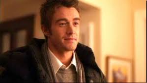 Pictures of Robert Buckley, Picture #35716