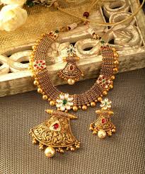 An Unmatched Neckpiece Set With Hammered Gold And Antique Touch Goldneckpie Antique Gold Jewelry Indian Gold Jewellery Design Necklaces Bridal Gold Jewellery