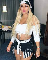 Karol g & anuel aa. Pin On Vestidos De Karol G 6