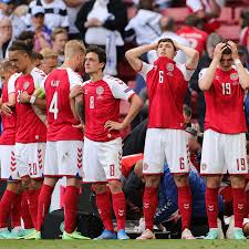 Mit dabei waren auch die kameras. Denmark S Christian Eriksen Collapsed On The Field He Is Responsive And Awake The New York Times